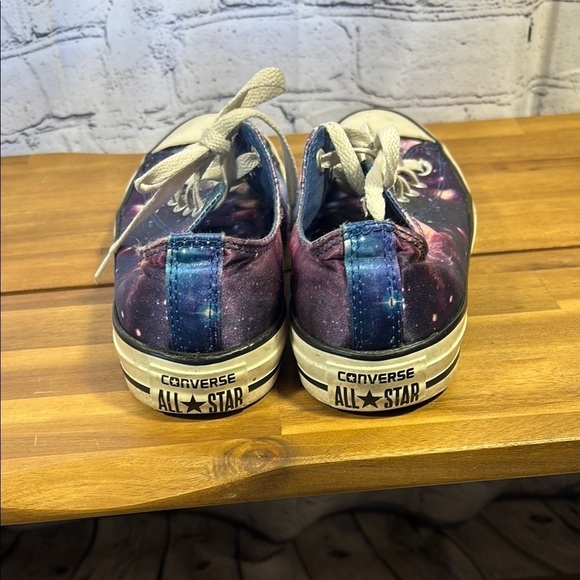 Galaxy Pattern Low-Top Sneakers - Picture 5 of 7
